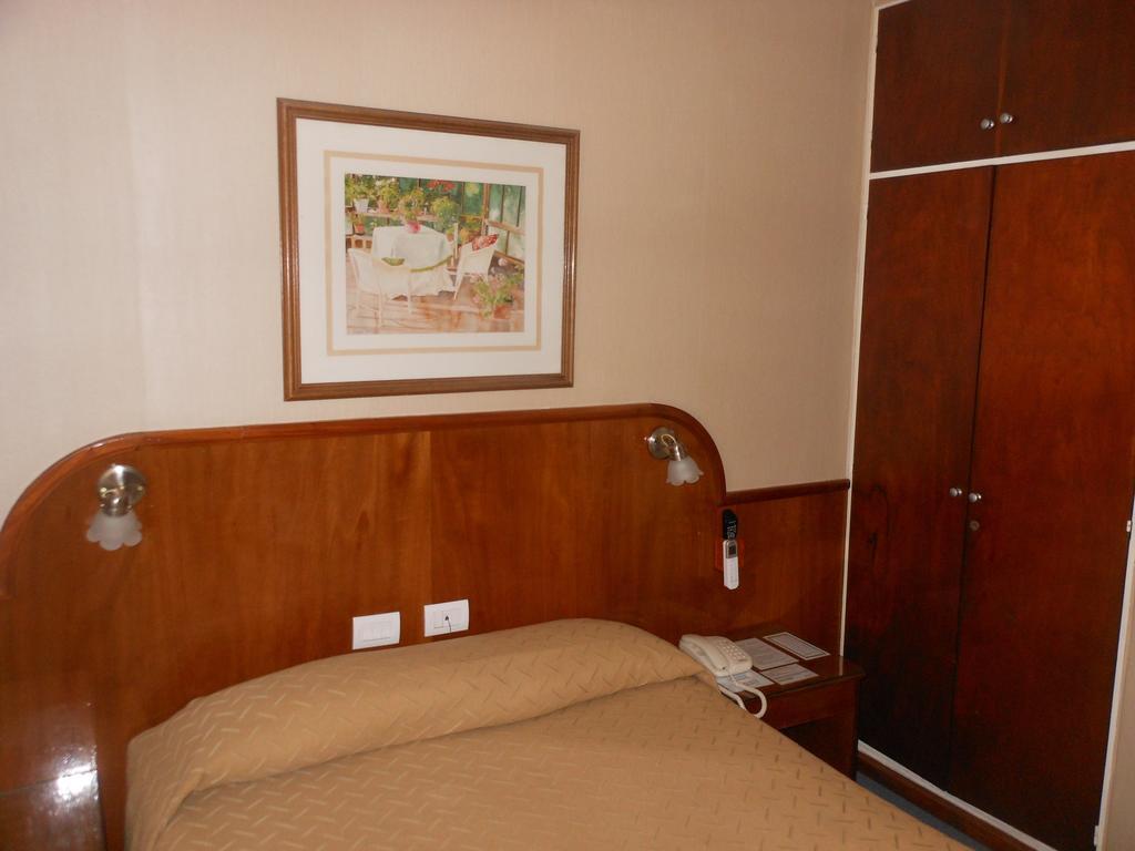 Hotel Orly Κοριέντες Δωμάτιο φωτογραφία
