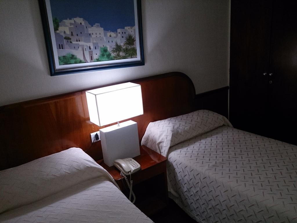 Hotel Orly Κοριέντες Δωμάτιο φωτογραφία